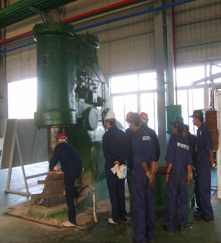 1吨大型锻造空气锤在缅甸使用