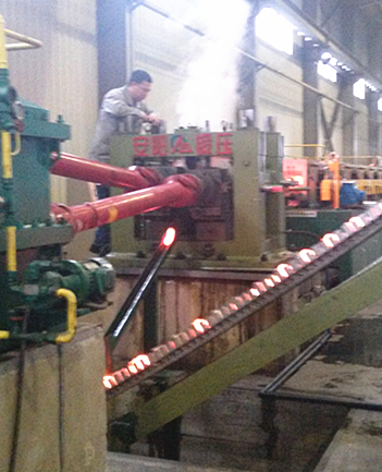 钢球生产视频-60mm耐磨钢球斜轧机生产线在罗马尼亚